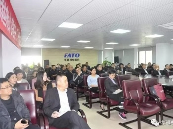 集團(tuán)公司舉辦服務(wù)禮儀知識(shí)講座學(xué)習(xí)